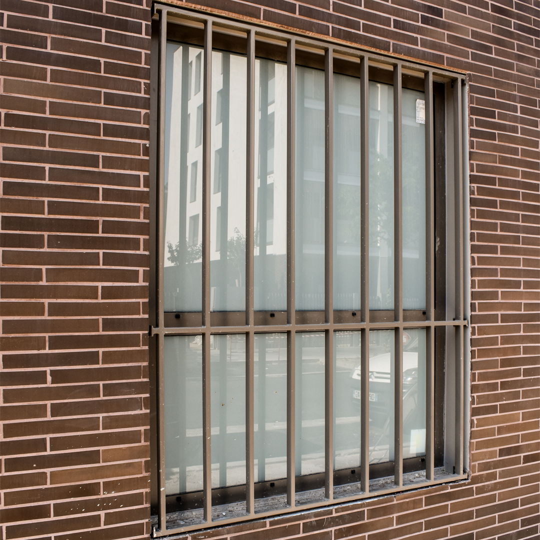*les grilles de défenses n'ont pas été fabriquées par SMC